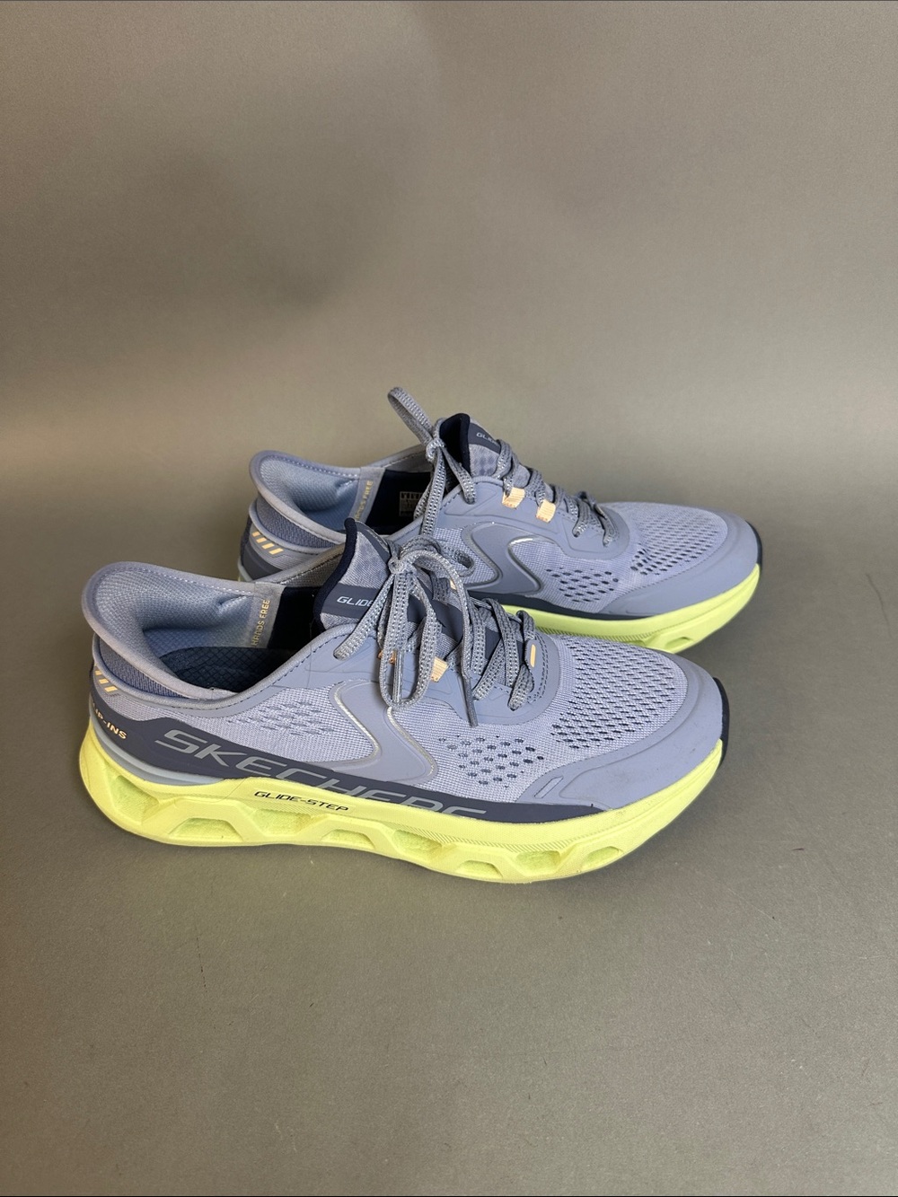Skechers Women’s Glide Step Slip In Sneakers Size 8